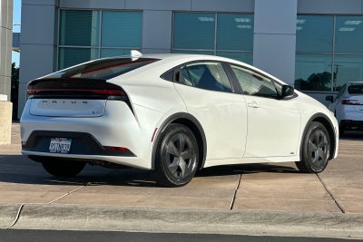 2025 Toyota Prius LE