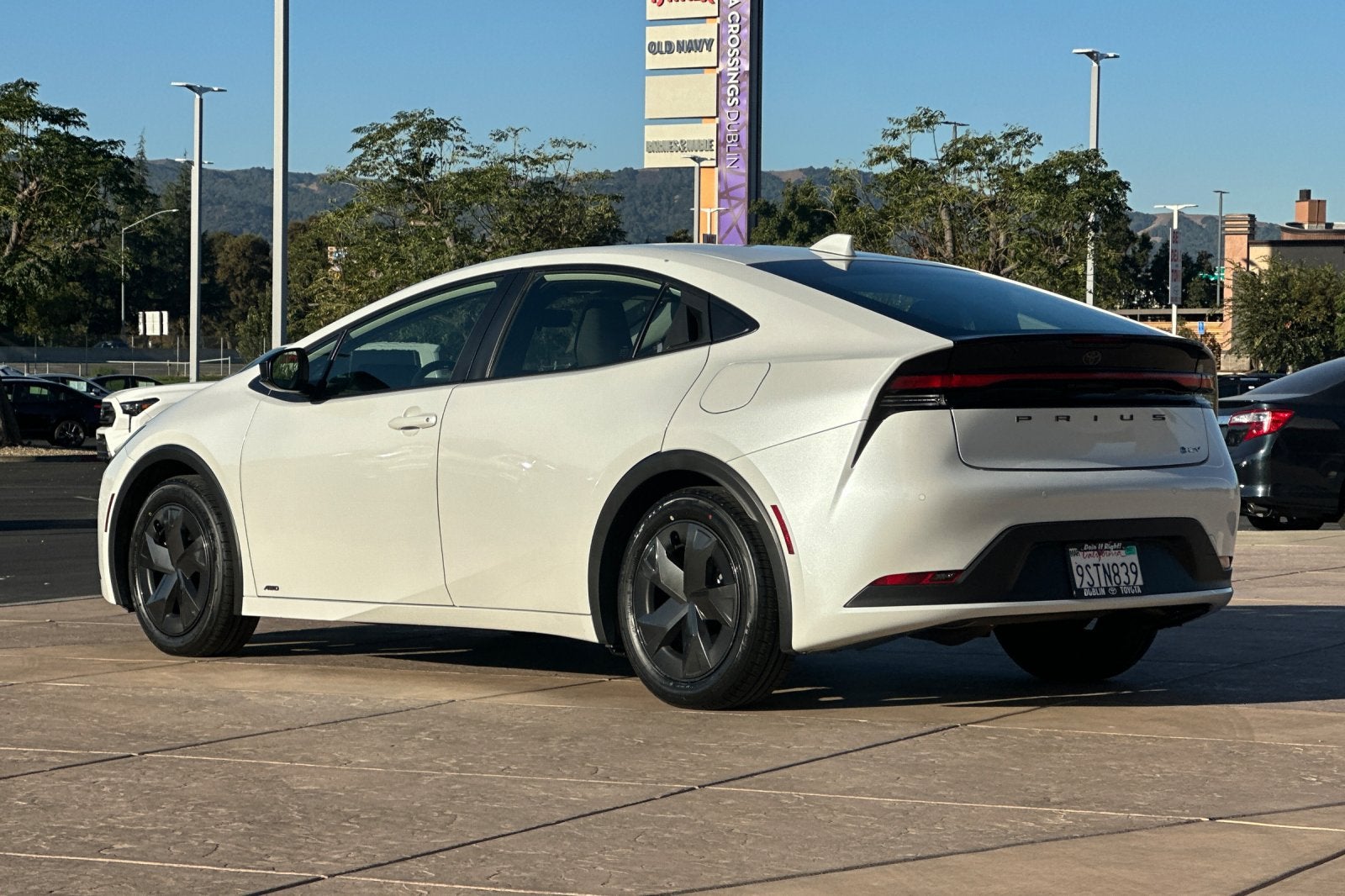 2025 Toyota Prius LE
