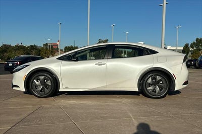 2025 Toyota Prius LE