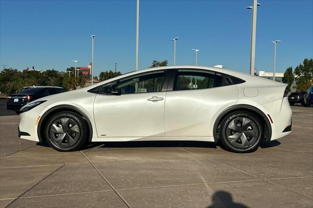 2025 Toyota Prius LE