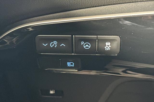 2022 Toyota Prius LE