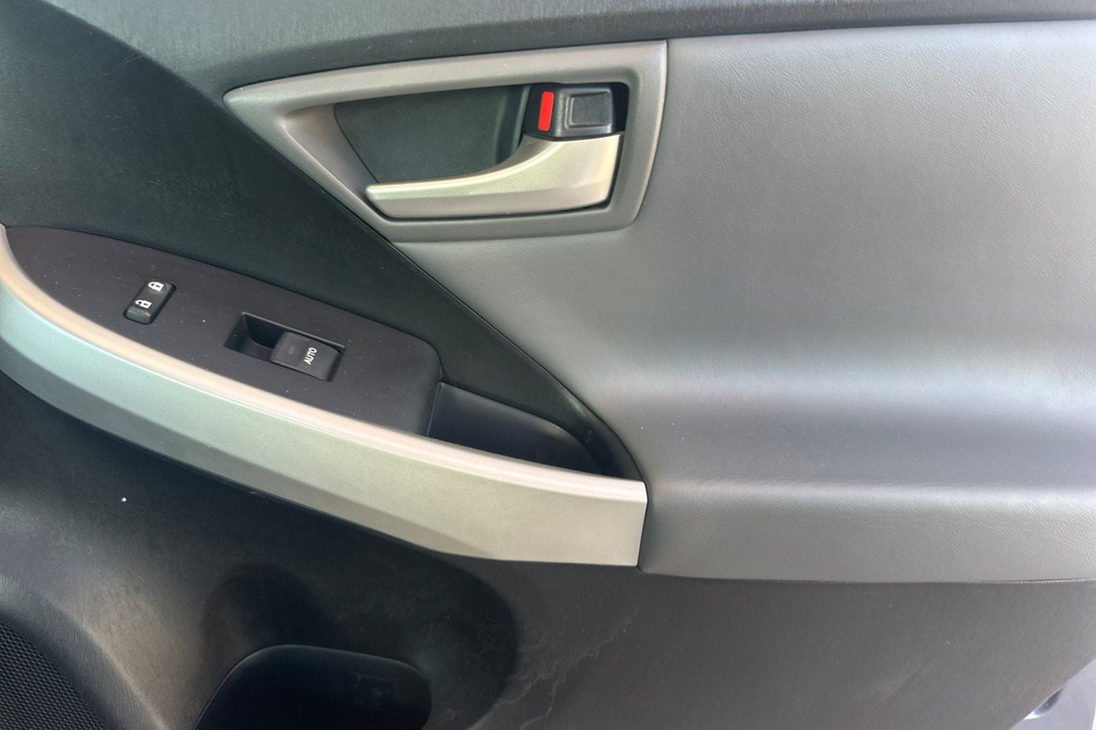 2014 Toyota Prius Plug-in Advanced