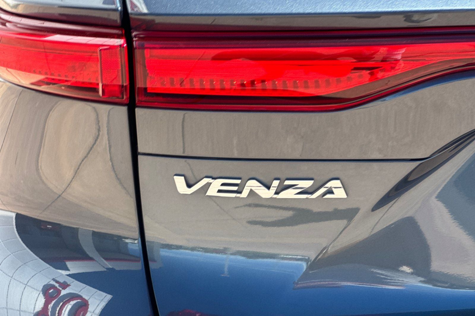 2024 Toyota Venza LE
