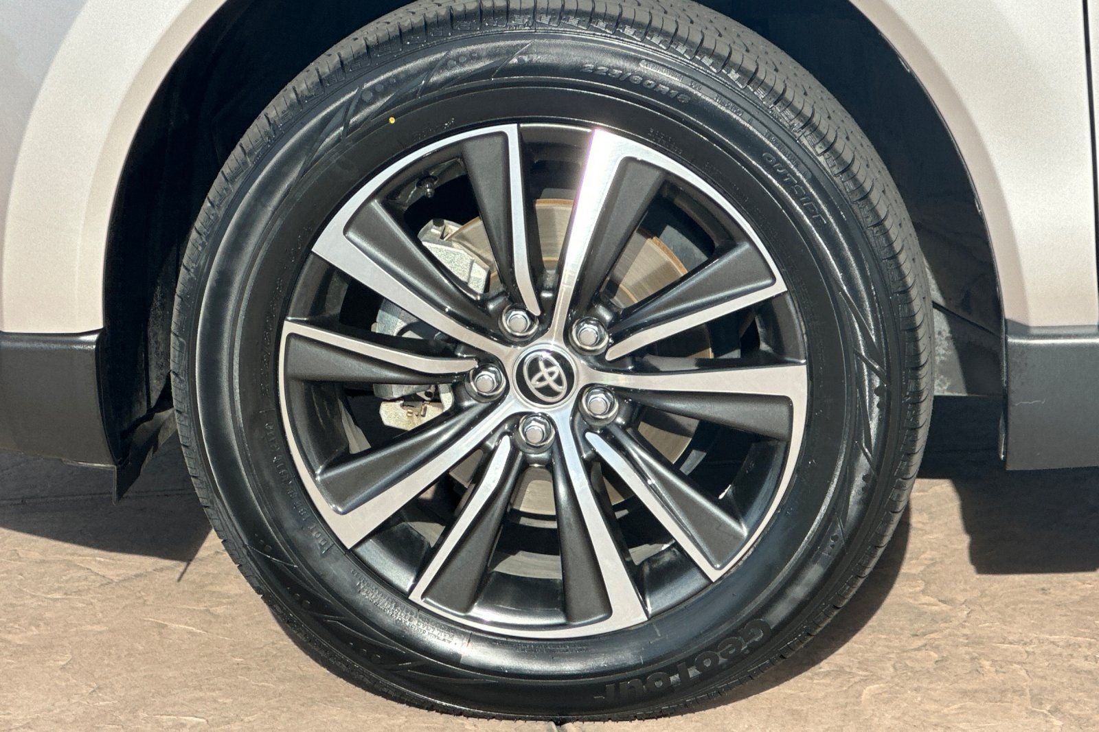 2024 Toyota Venza LE