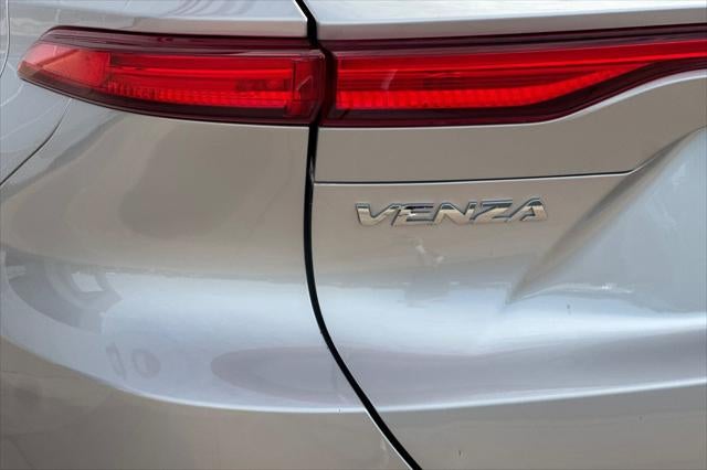 2024 Toyota Venza LE
