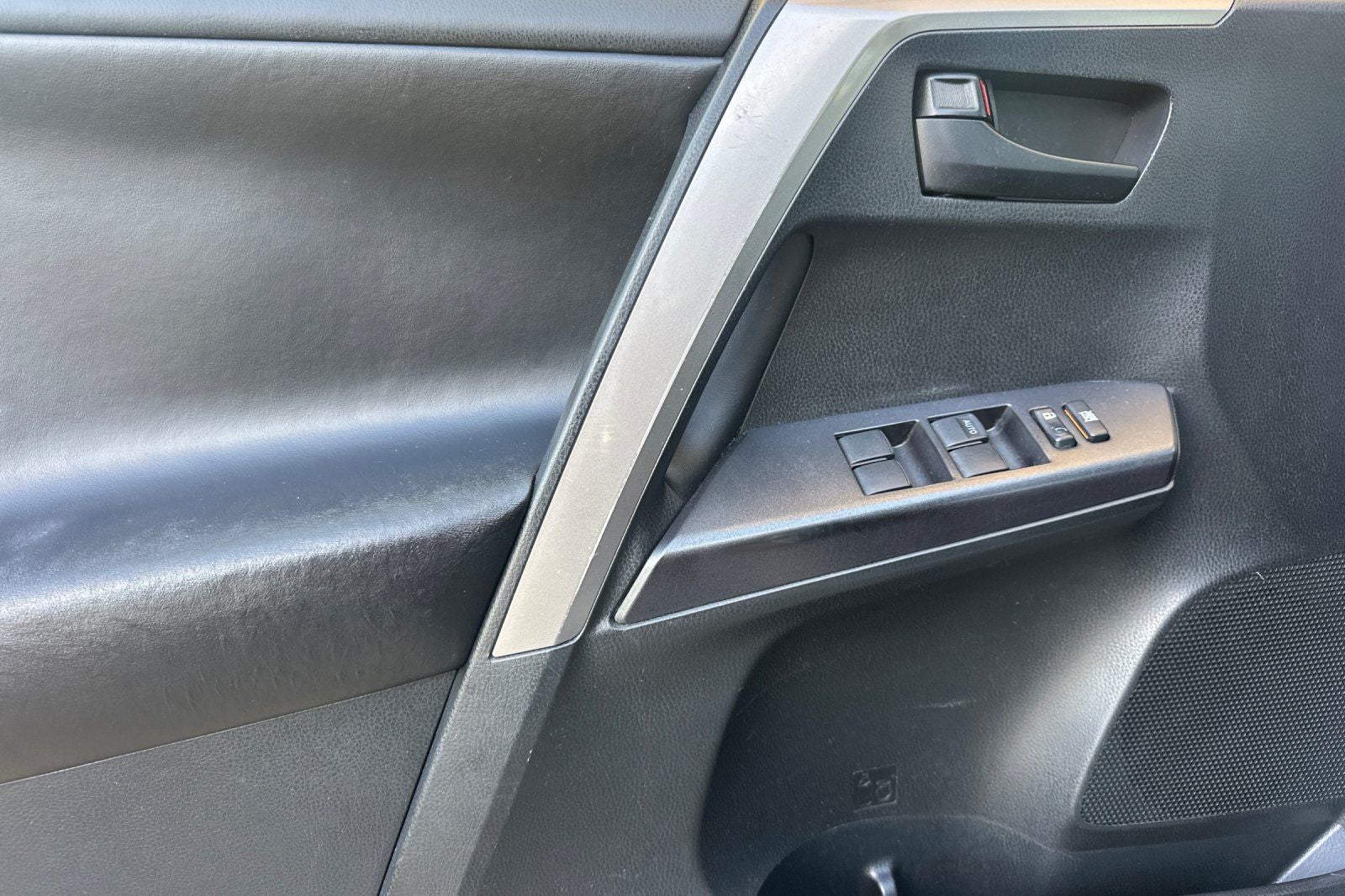 2018 Toyota RAV4 Hybrid LE