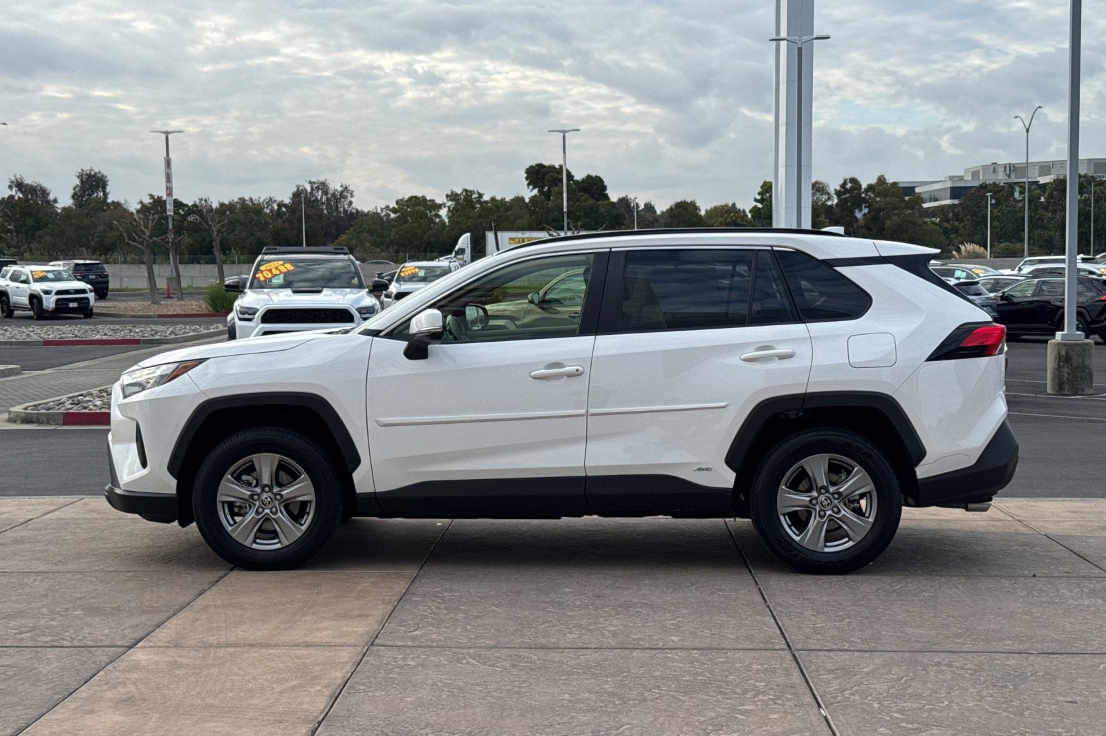 2025 Toyota RAV4 Hybrid XLE