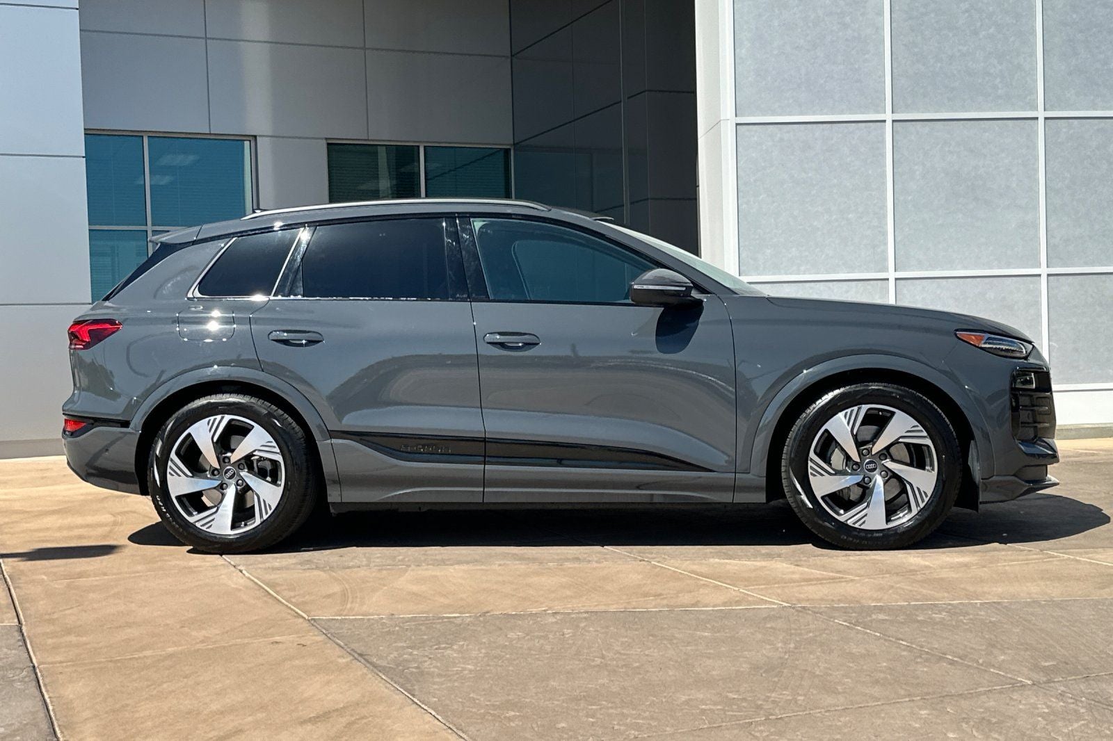 2025 Audi Q6 e-tron Prestige quattro