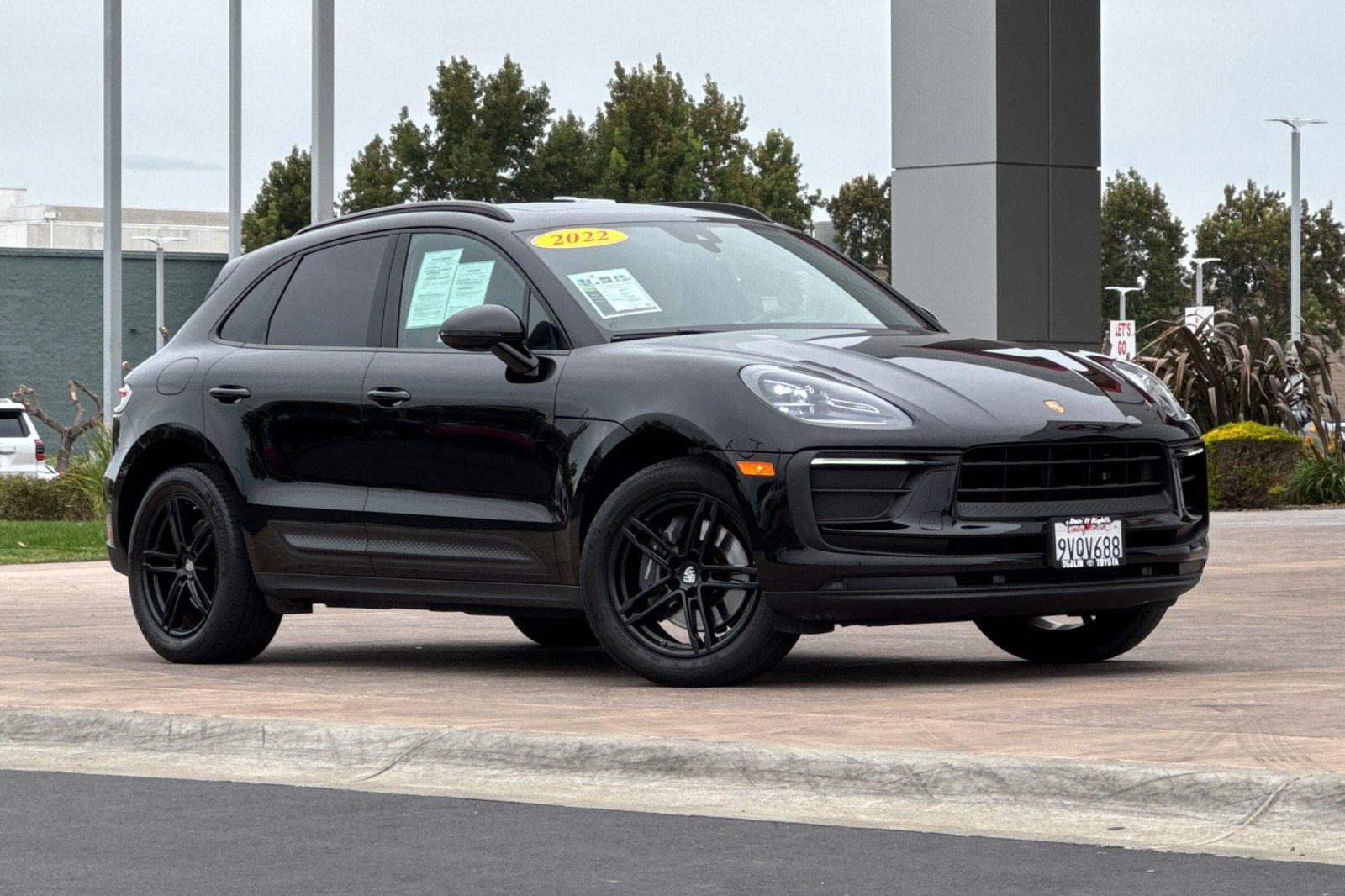 2022 Porsche Macan Base