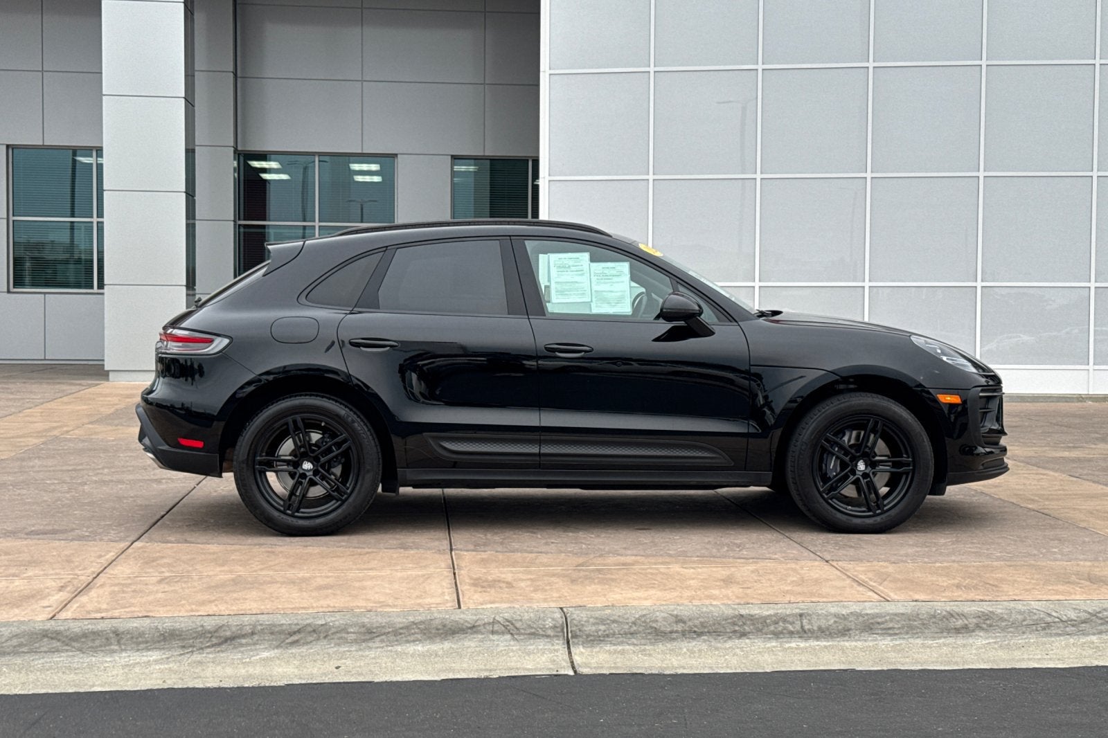 2022 Porsche Macan Base