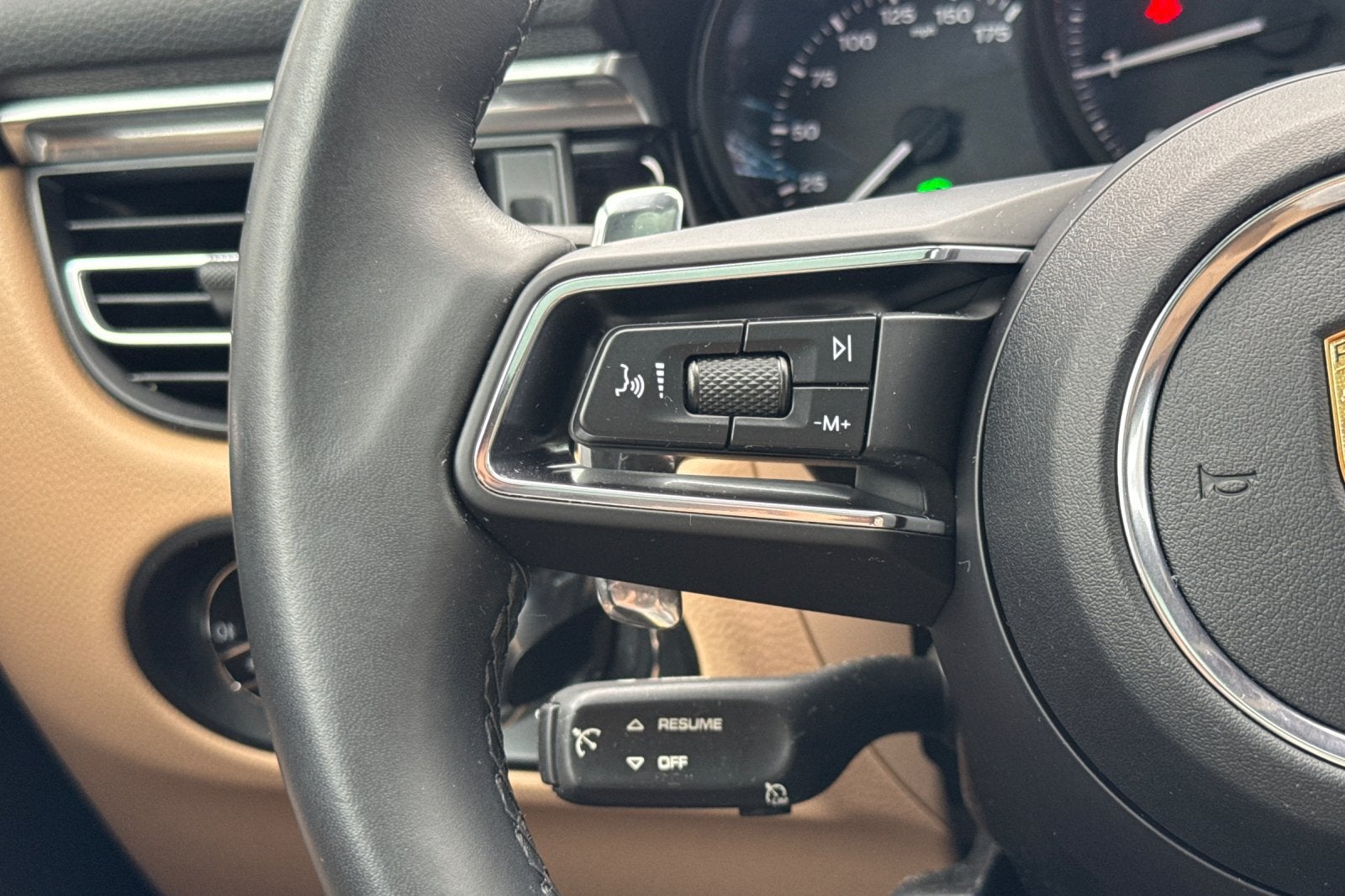 2022 Porsche Macan Base