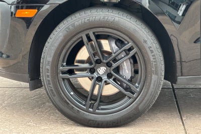 2022 Porsche Macan Base