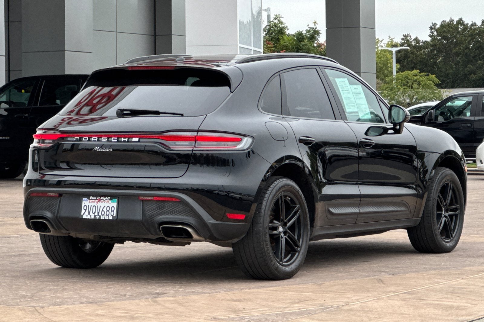 2022 Porsche Macan Base