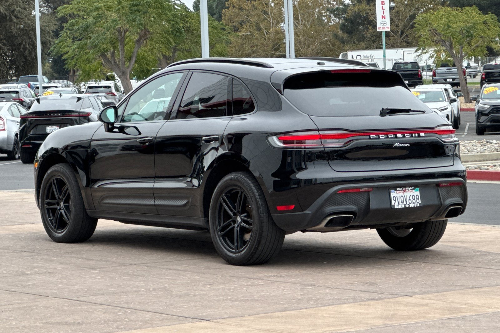 2022 Porsche Macan Base