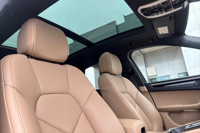 2022 Porsche Macan Base
