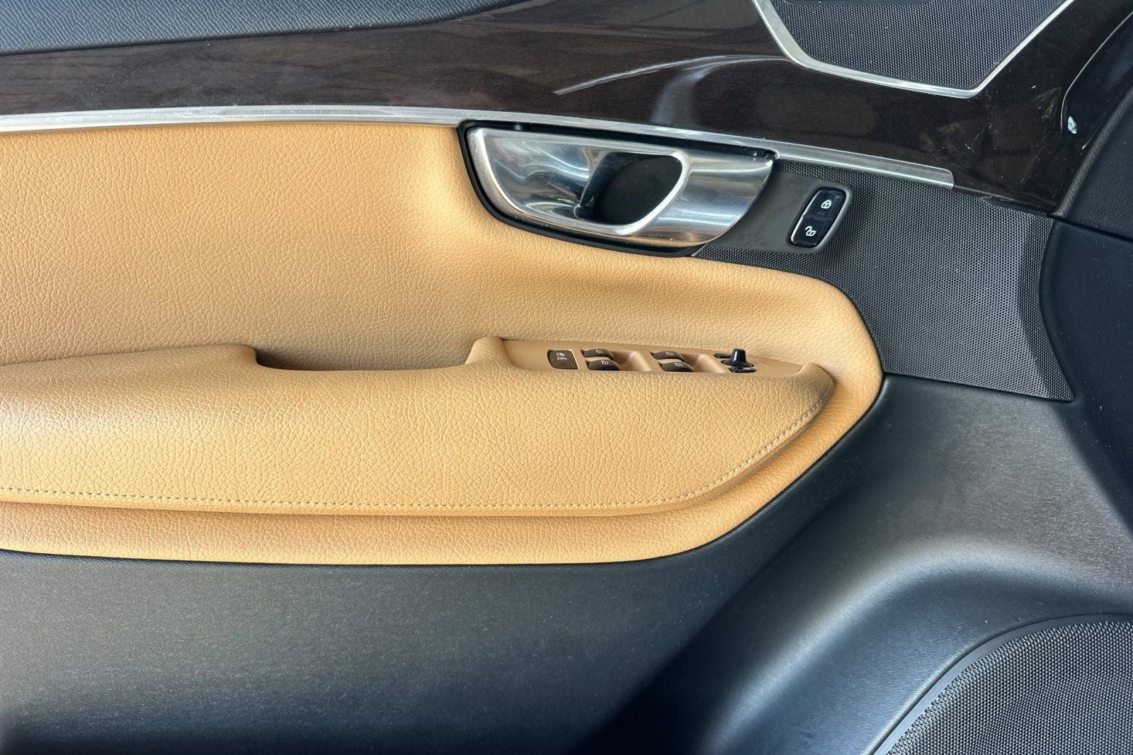 2019 Volvo XC90 T6 Momentum