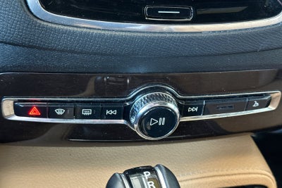2019 Volvo XC90 T6 Momentum