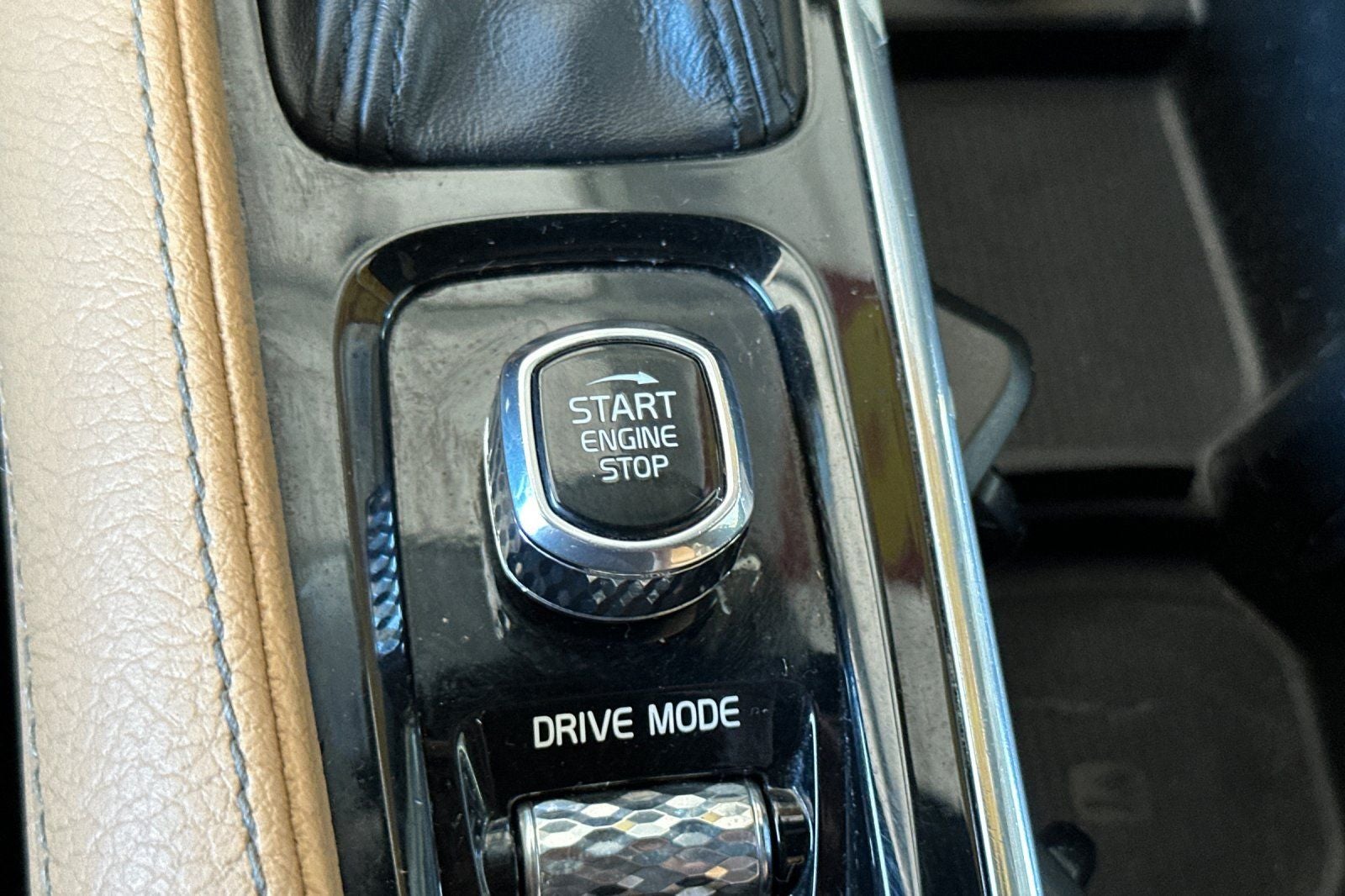 2019 Volvo XC90 T6 Momentum