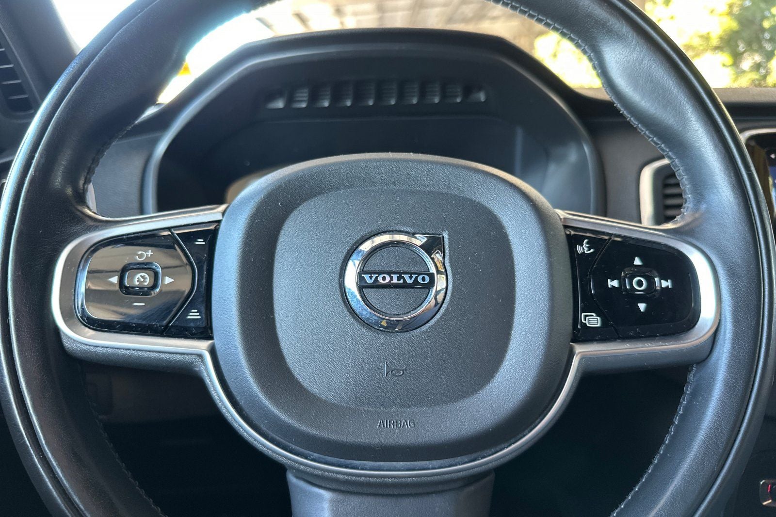 2019 Volvo XC90 T6 Momentum