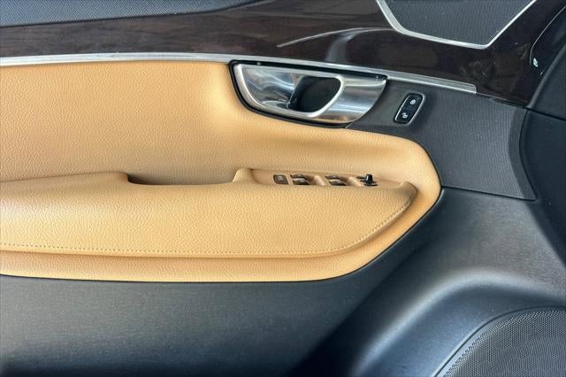 2019 Volvo XC90 T6 Momentum