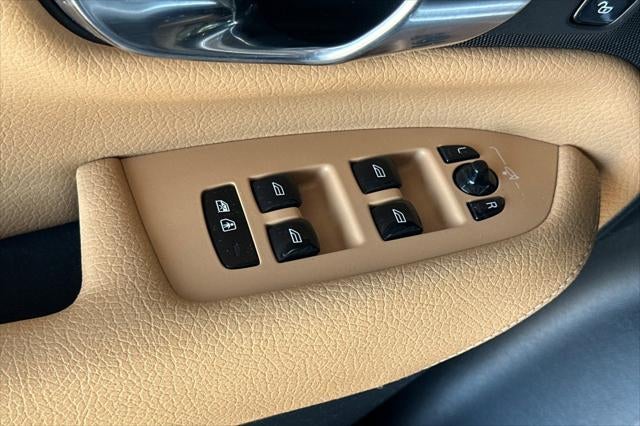 2019 Volvo XC90 T6 Momentum