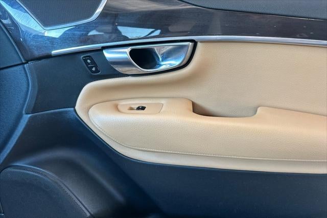 2019 Volvo XC90 T6 Momentum