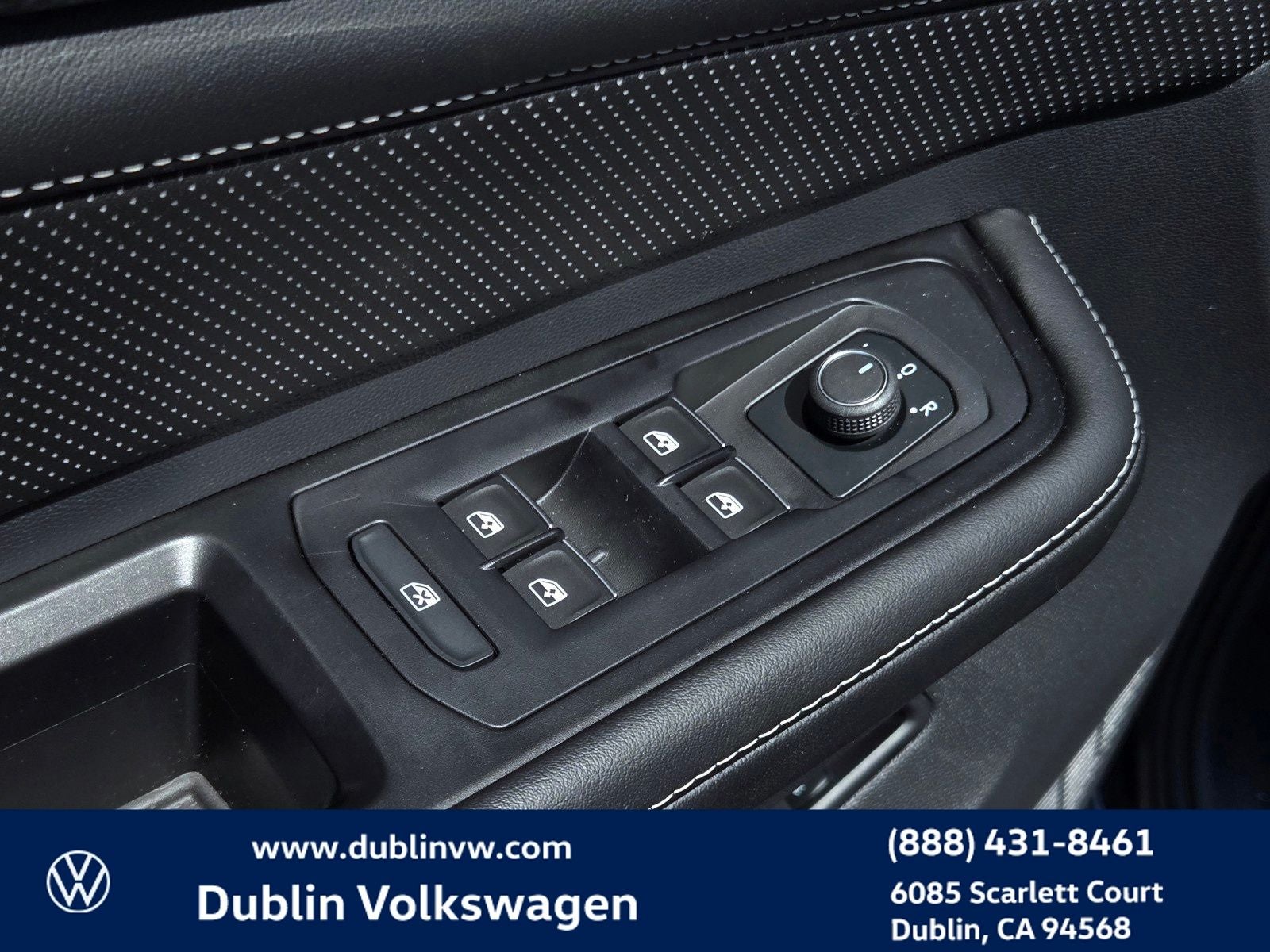 2024 Volkswagen Atlas Cross Sport 2.0T SEL R-Line
