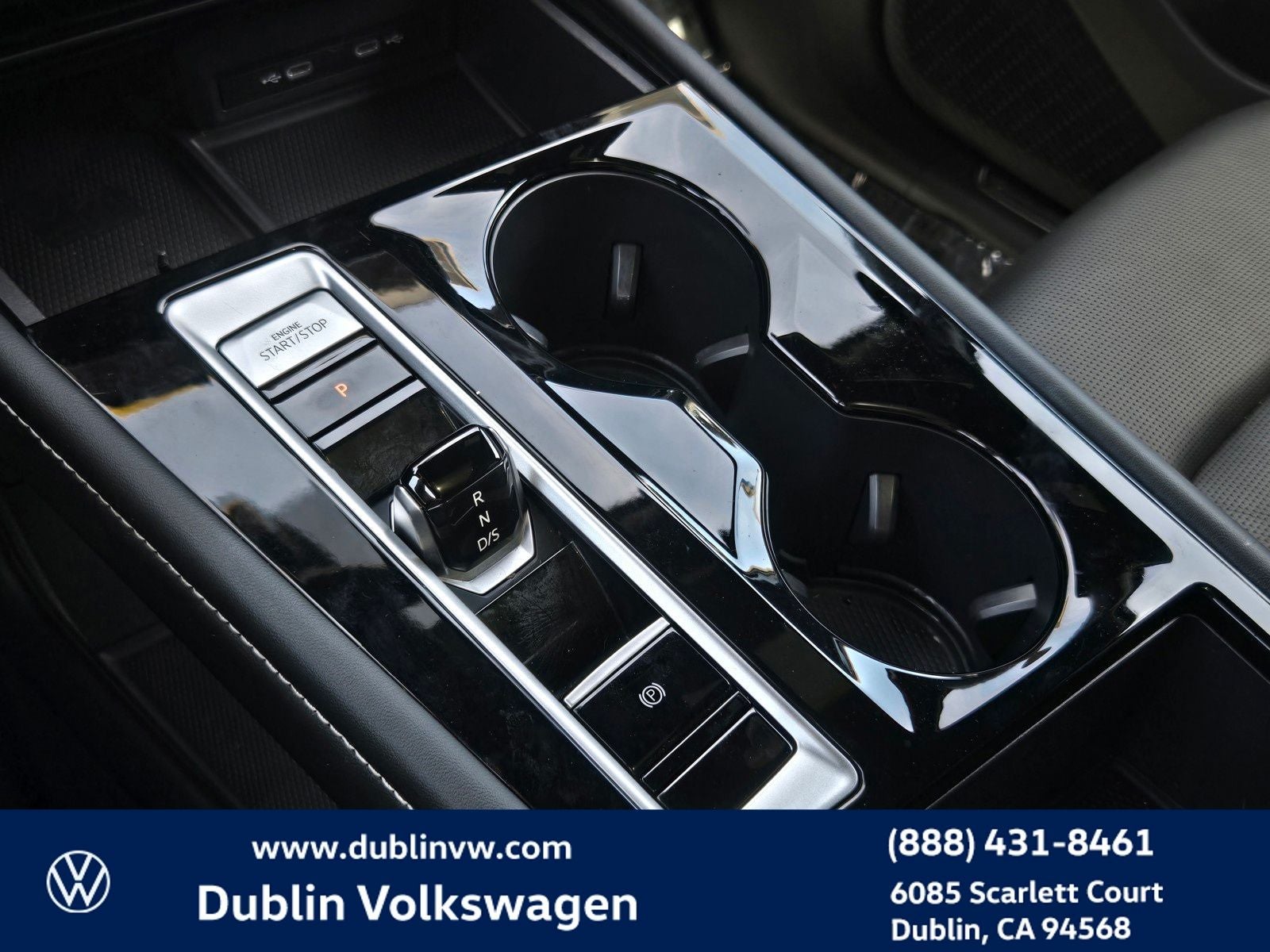 2024 Volkswagen Atlas Cross Sport 2.0T SEL R-Line