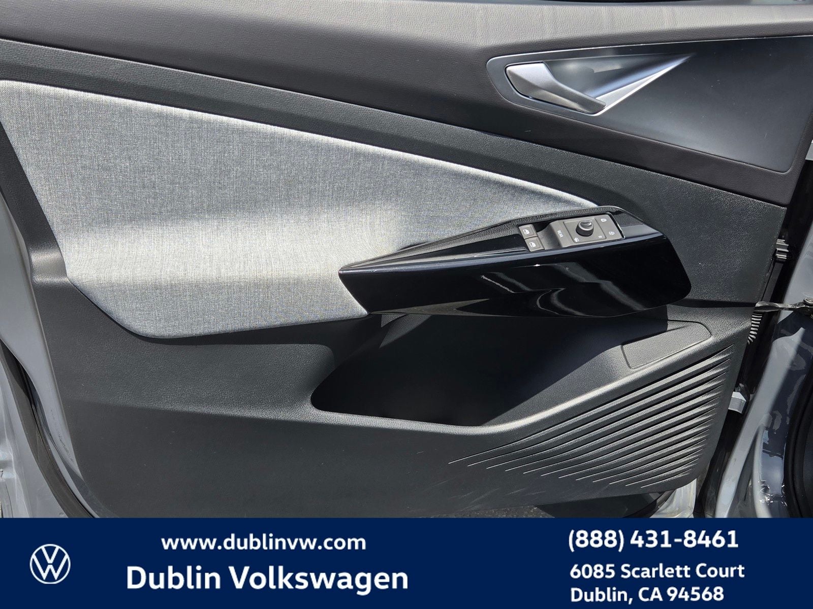 2023 Volkswagen ID.4 Pro
