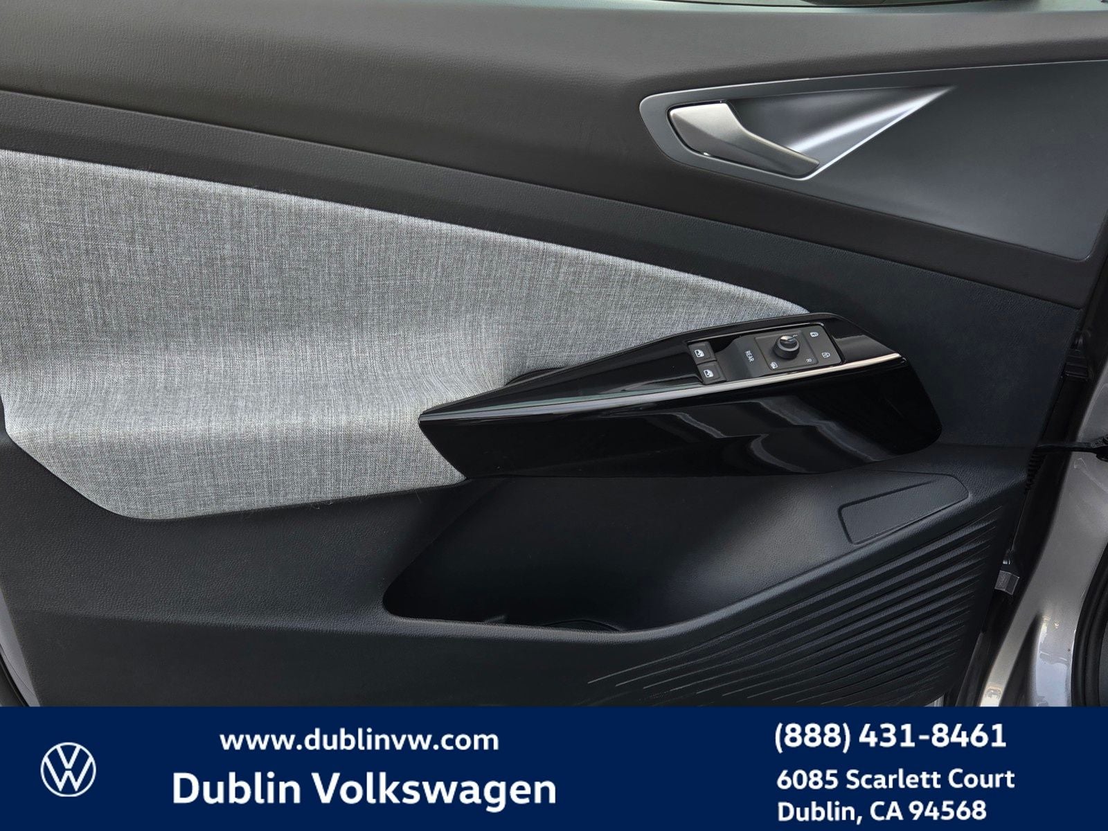 2023 Volkswagen ID.4 Pro