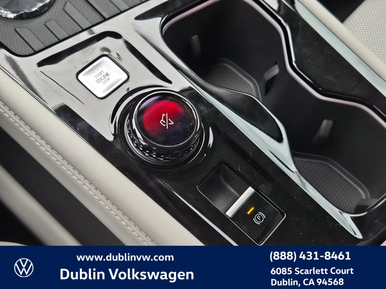 2027 Volkswagen Atlas SE w/Technology