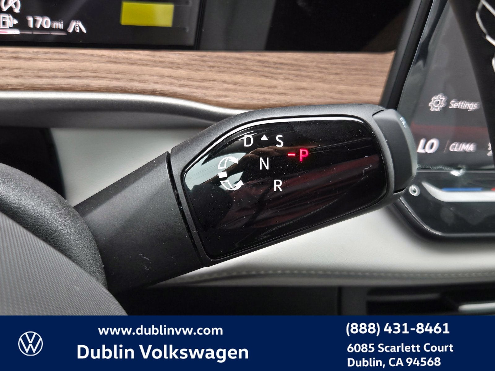 2027 Volkswagen Atlas SE w/Technology