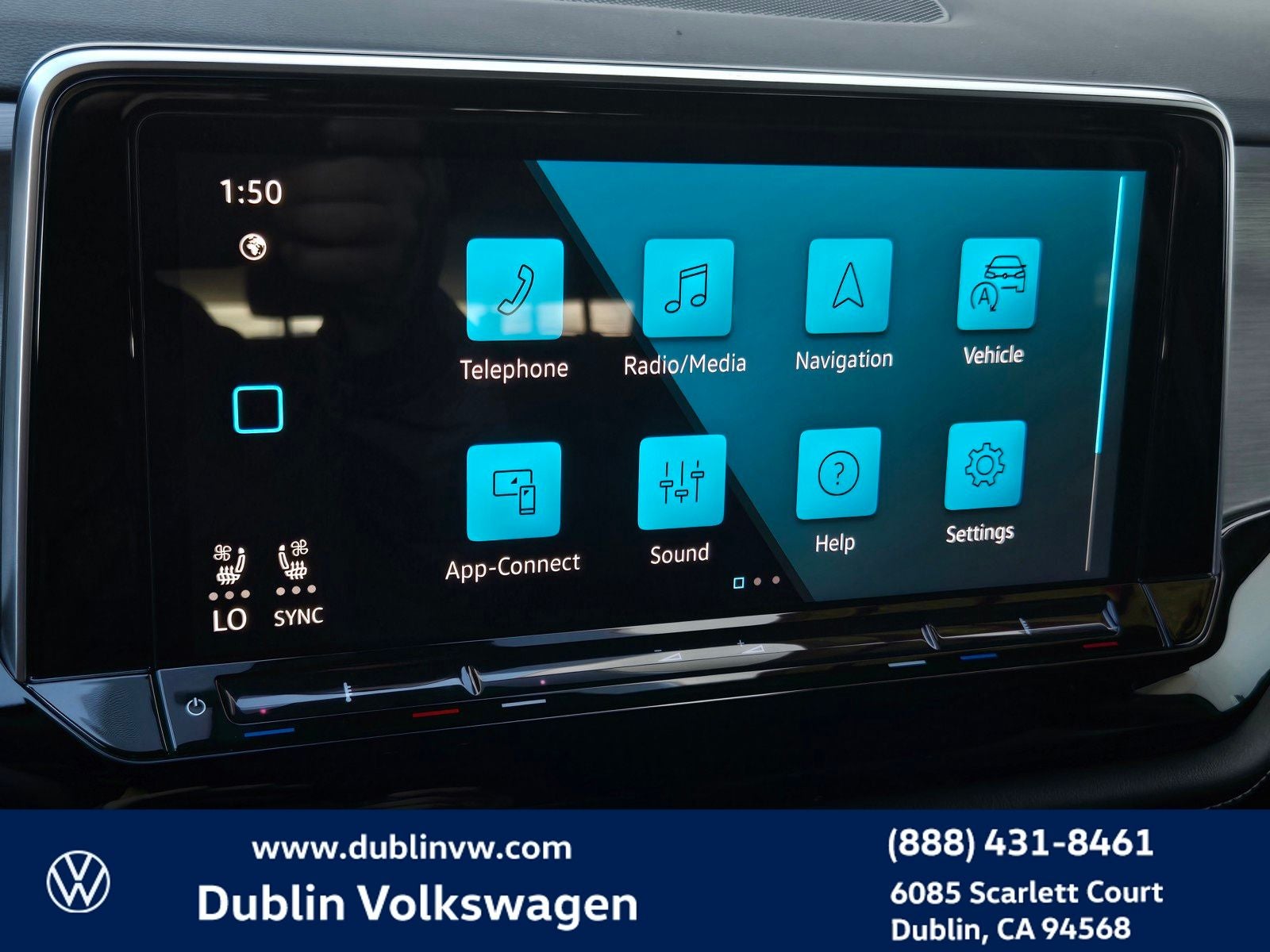 2024 Volkswagen Atlas Cross Sport 2.0T SE w/Technology