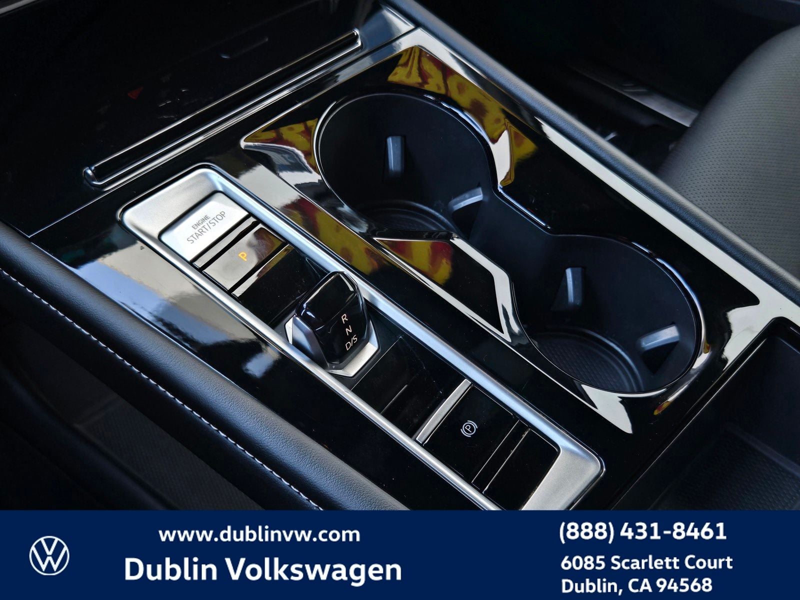 2024 Volkswagen Atlas Cross Sport 2.0T SE w/Technology