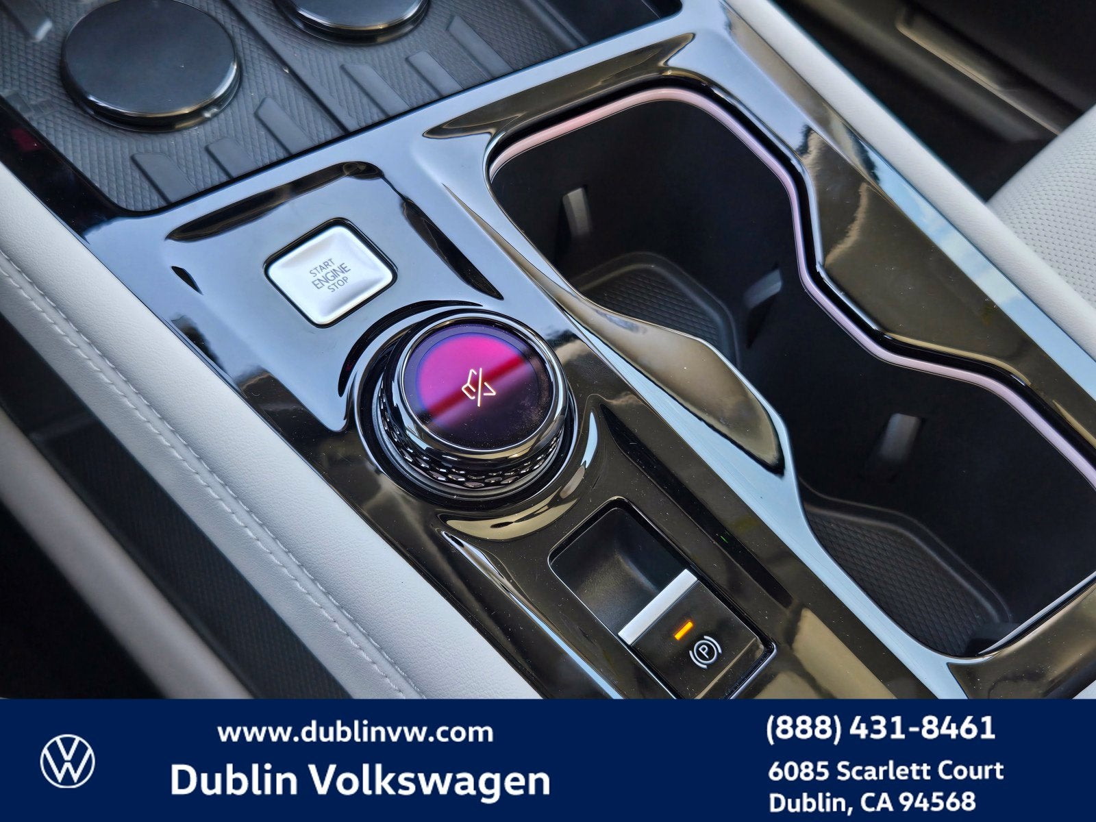 2027 Volkswagen Atlas SE w/Technology