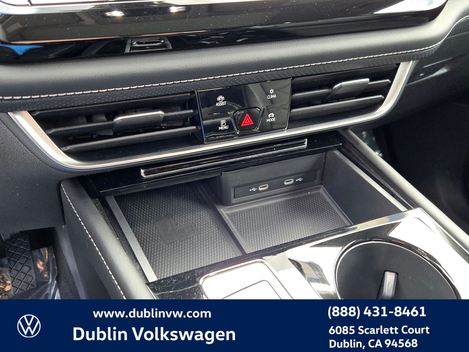 2024 Volkswagen Atlas 2.0T SE w/Technology