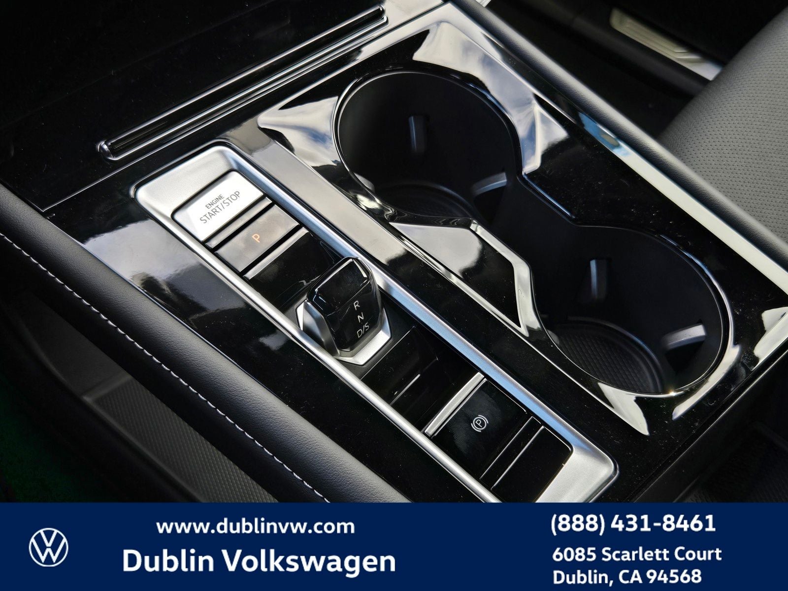 2026 Volkswagen Atlas Cross Sport 2.0T SE w/Technology