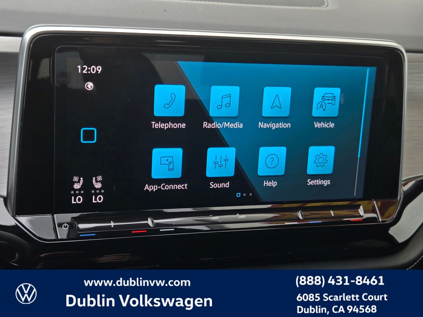 2024 Volkswagen Atlas Cross Sport 2.0T SE w/Technology