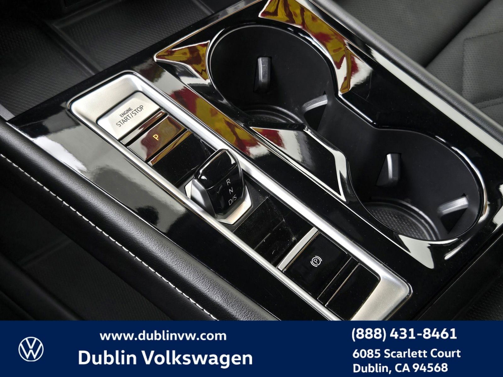 2024 Volkswagen Atlas Cross Sport 2.0T SE w/Technology