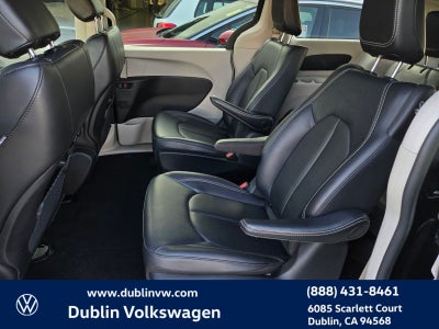 2024 Chrysler Pacifica Hybrid Select