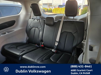 2024 Chrysler Pacifica Hybrid Select