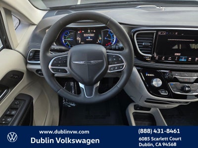 2024 Chrysler Pacifica Hybrid Select