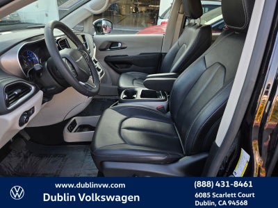 2024 Chrysler Pacifica Hybrid Select