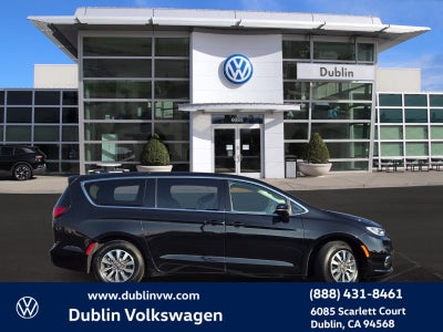 2024 Chrysler Pacifica Hybrid Select