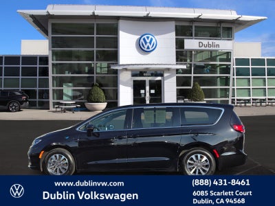 2024 Chrysler Pacifica Hybrid Select