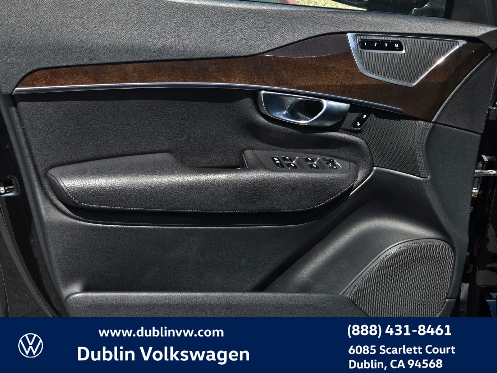 2019 Volvo XC90 Hybrid T8 Momentum