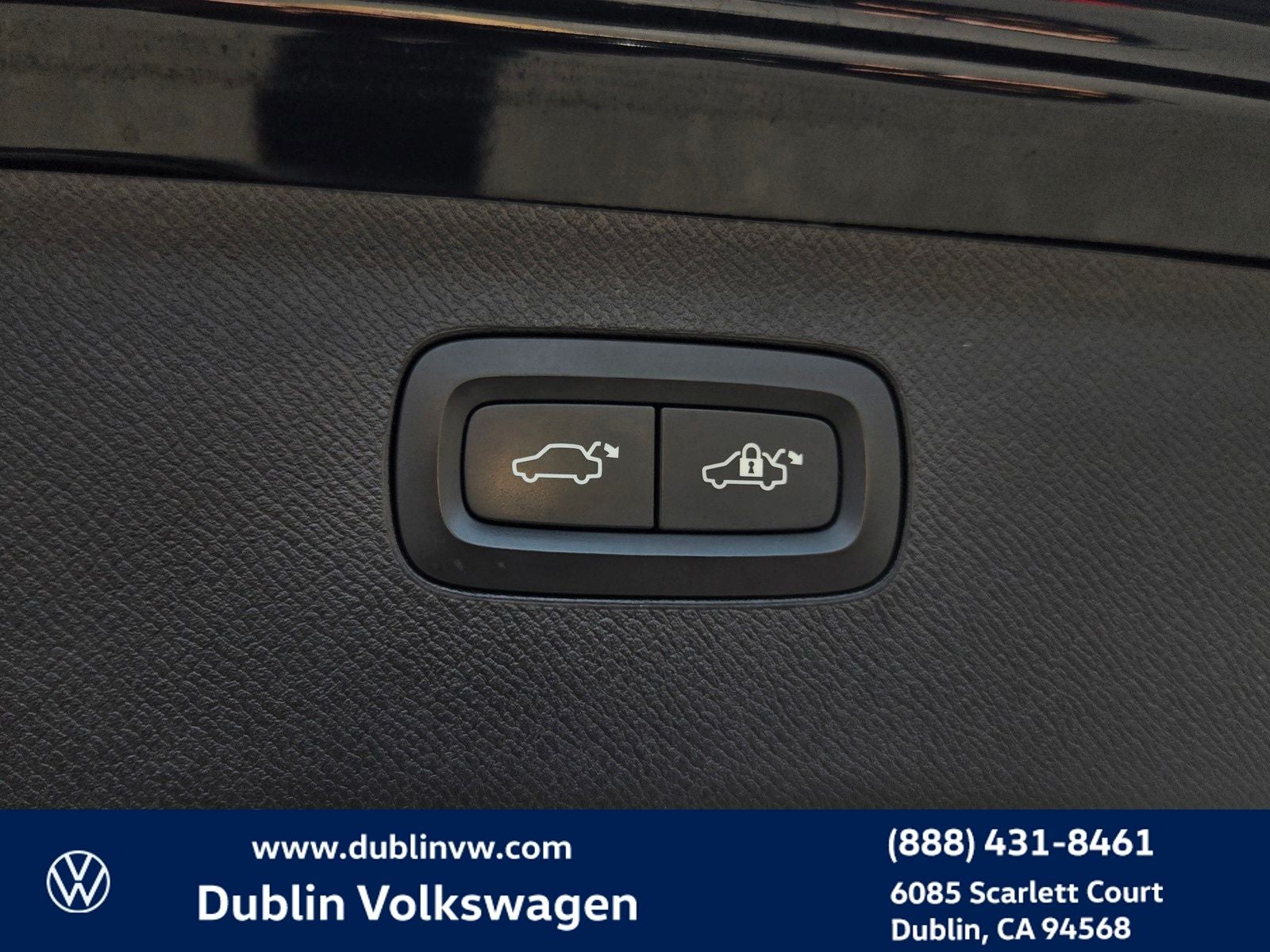 2019 Volvo XC90 Hybrid T8 Momentum