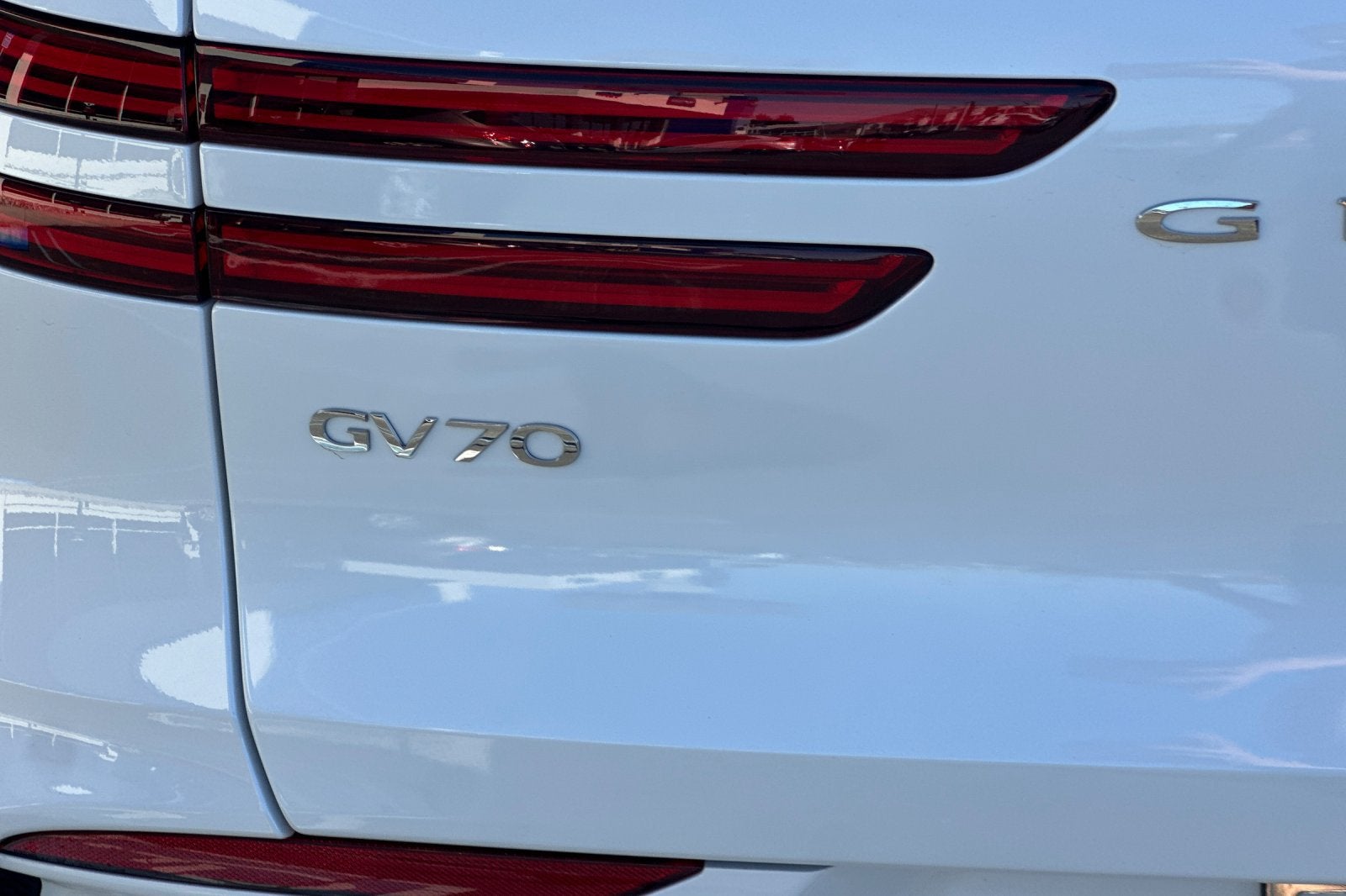2026 Genesis Electrified GV70 19"