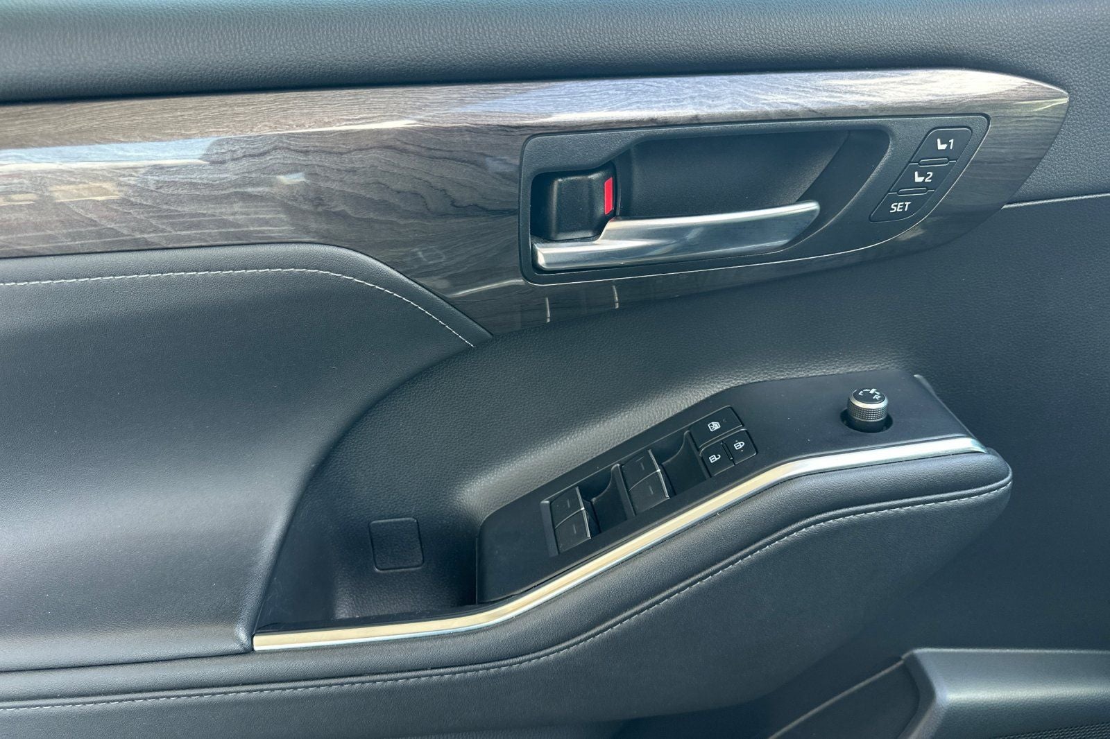 2020 Toyota Highlander Hybrid Platinum