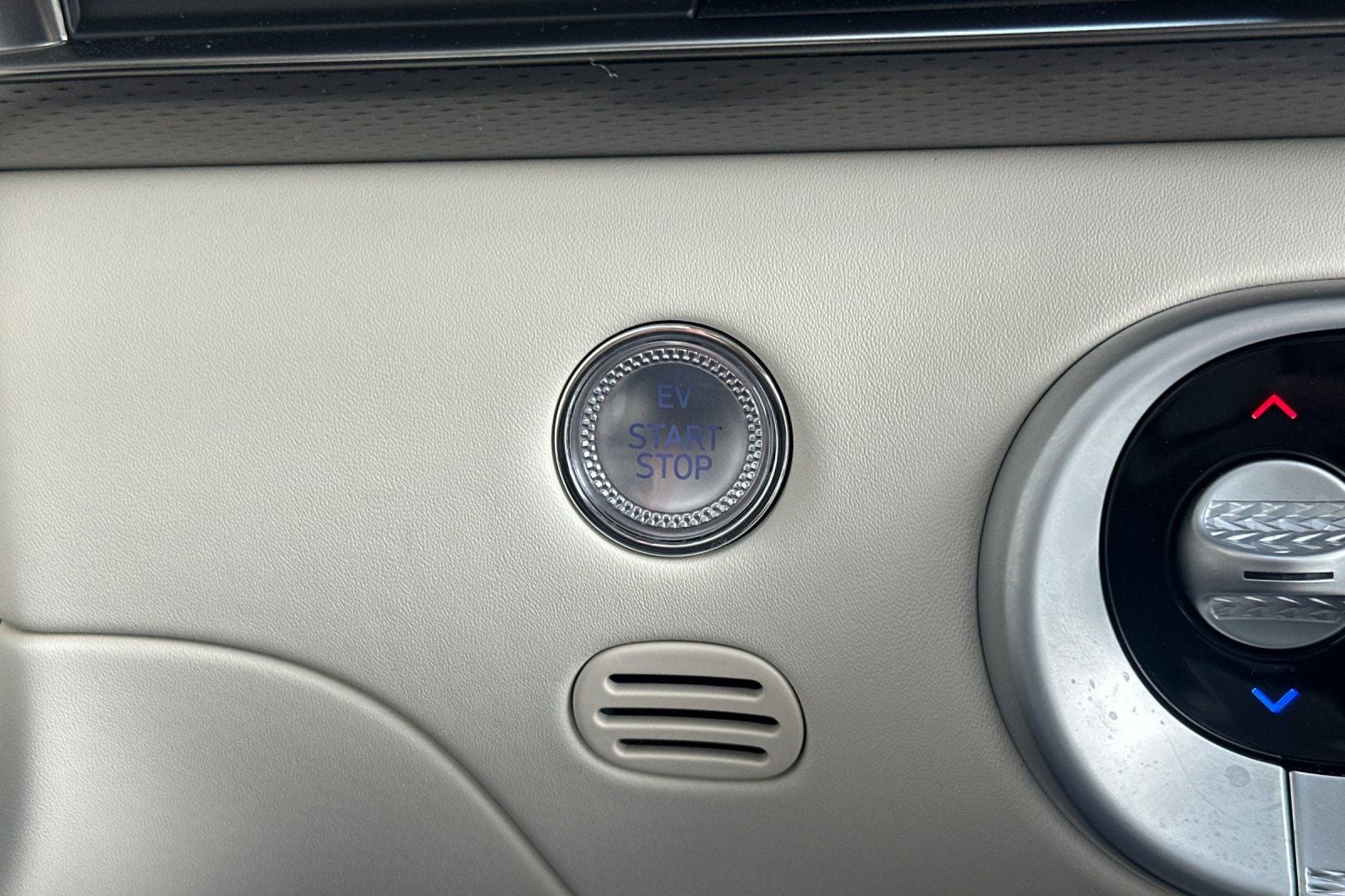 2023 Genesis GV60 Advanced